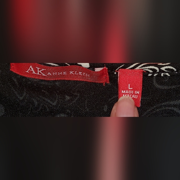 Ann Klein V neckline top.       LTOP - Picture 3 of 3